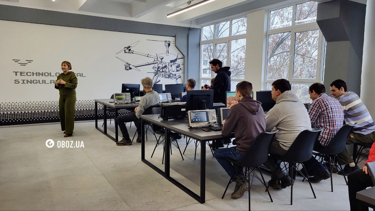 "80% у всіх дронах – це зв'язок": у Києві в КПІ відкрили нову спеціалізовану лабораторію для підготовки інженерів майбутнього. Подробиці, фото та відео