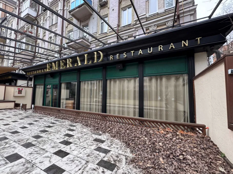 У Києві виставили на продаж ресторан Emerald, раніше відомий як "Велюр" нардепа Миколи Тищенка