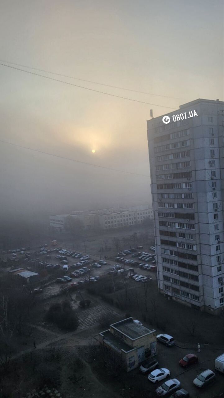 Киев накрыло "грязное" облако: в КГГА призвали не выходить на улицу. Фото и видео