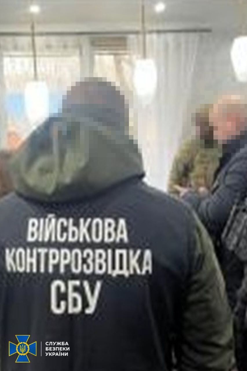 Пытались продать криминалитету "трофейное" оружие: СБУ и Нацполиция задержали 17 дельцов в 9 регионах Украины. Фото