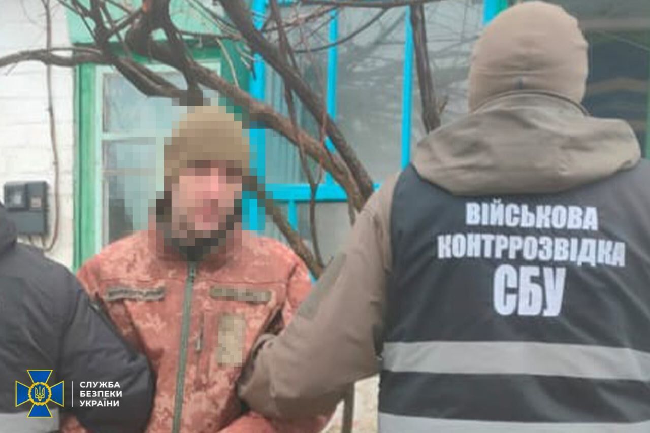 Пытались продать криминалитету "трофейное" оружие: СБУ и Нацполиция задержали 17 дельцов в 9 регионах Украины. Фото