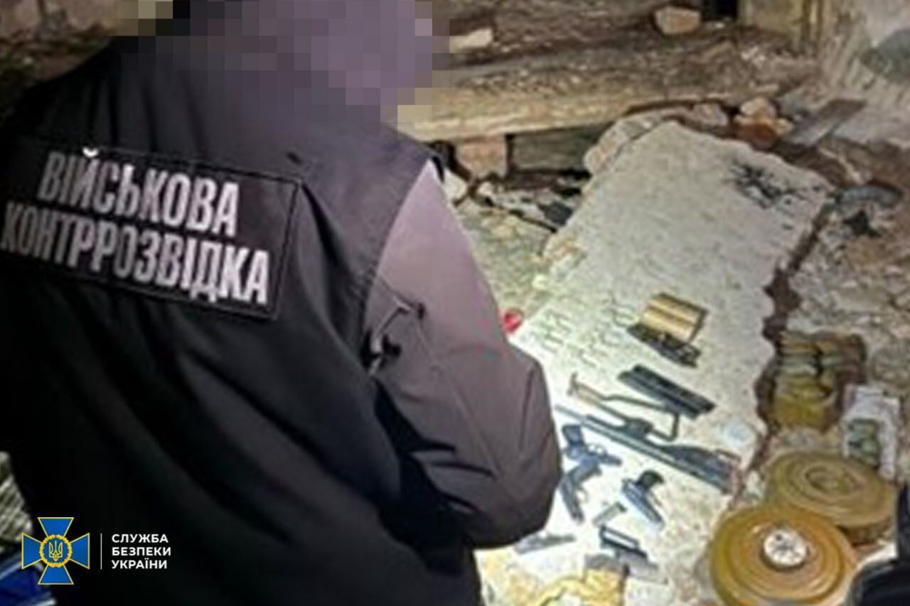 Пытались продать криминалитету "трофейное" оружие: СБУ и Нацполиция задержали 17 дельцов в 9 регионах Украины. Фото
