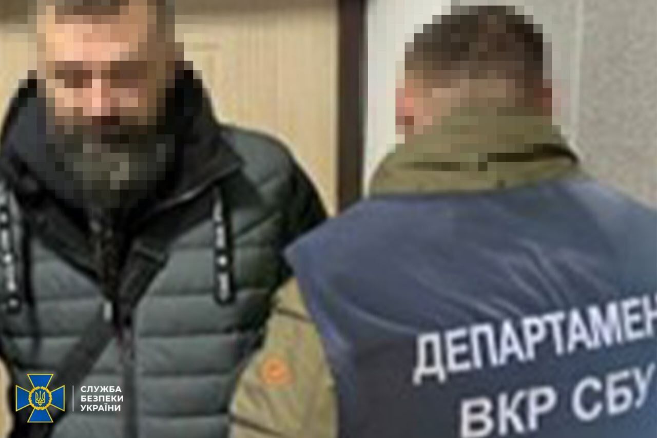 Пытались продать криминалитету "трофейное" оружие: СБУ и Нацполиция задержали 17 дельцов в 9 регионах Украины. Фото