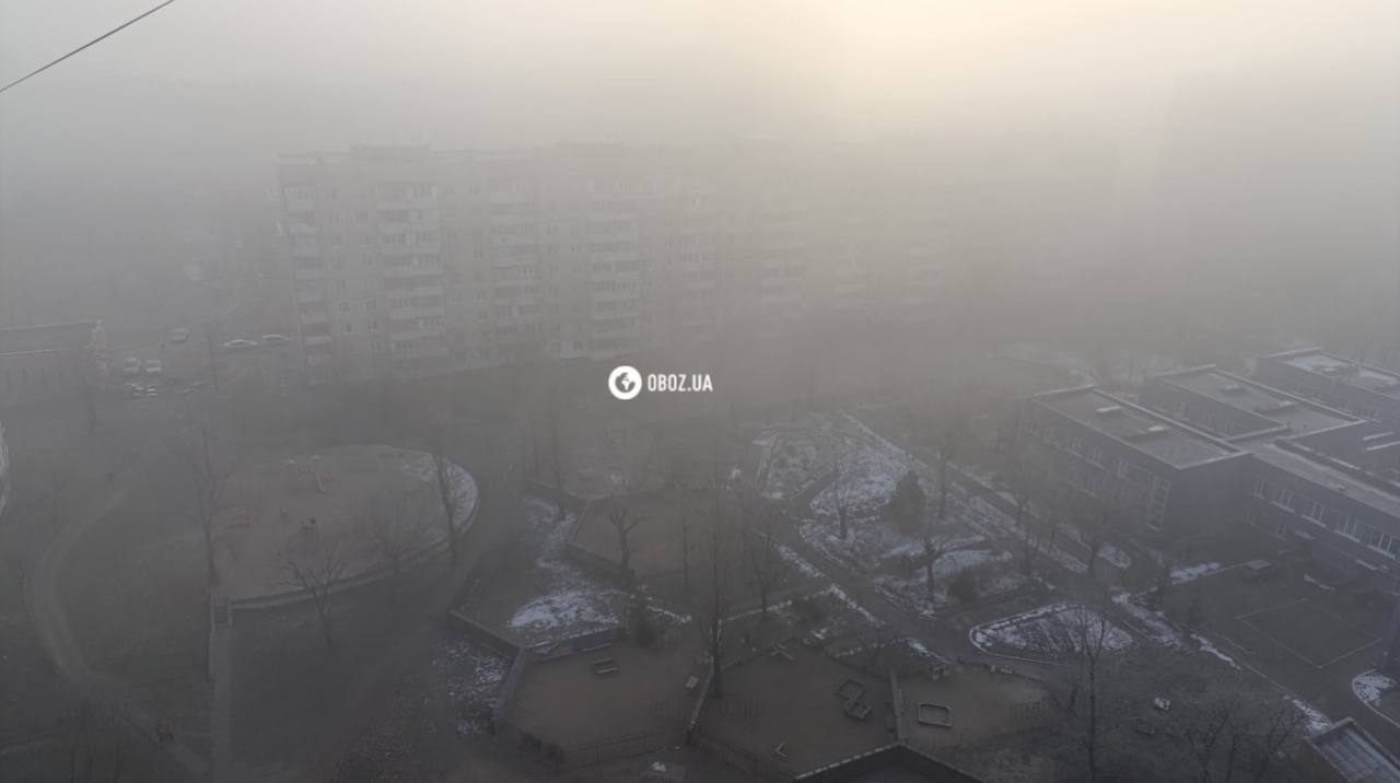 Киев накрыло "грязное" облако: в КГГА призвали не выходить на улицу. Фото и видео