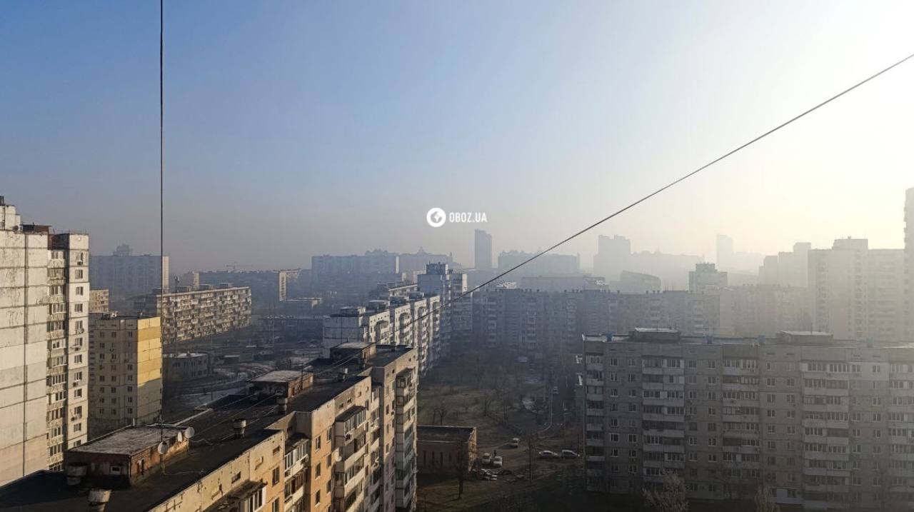 Киев накрыло "грязное" облако: в КГГА призвали не выходить на улицу. Фото и видео