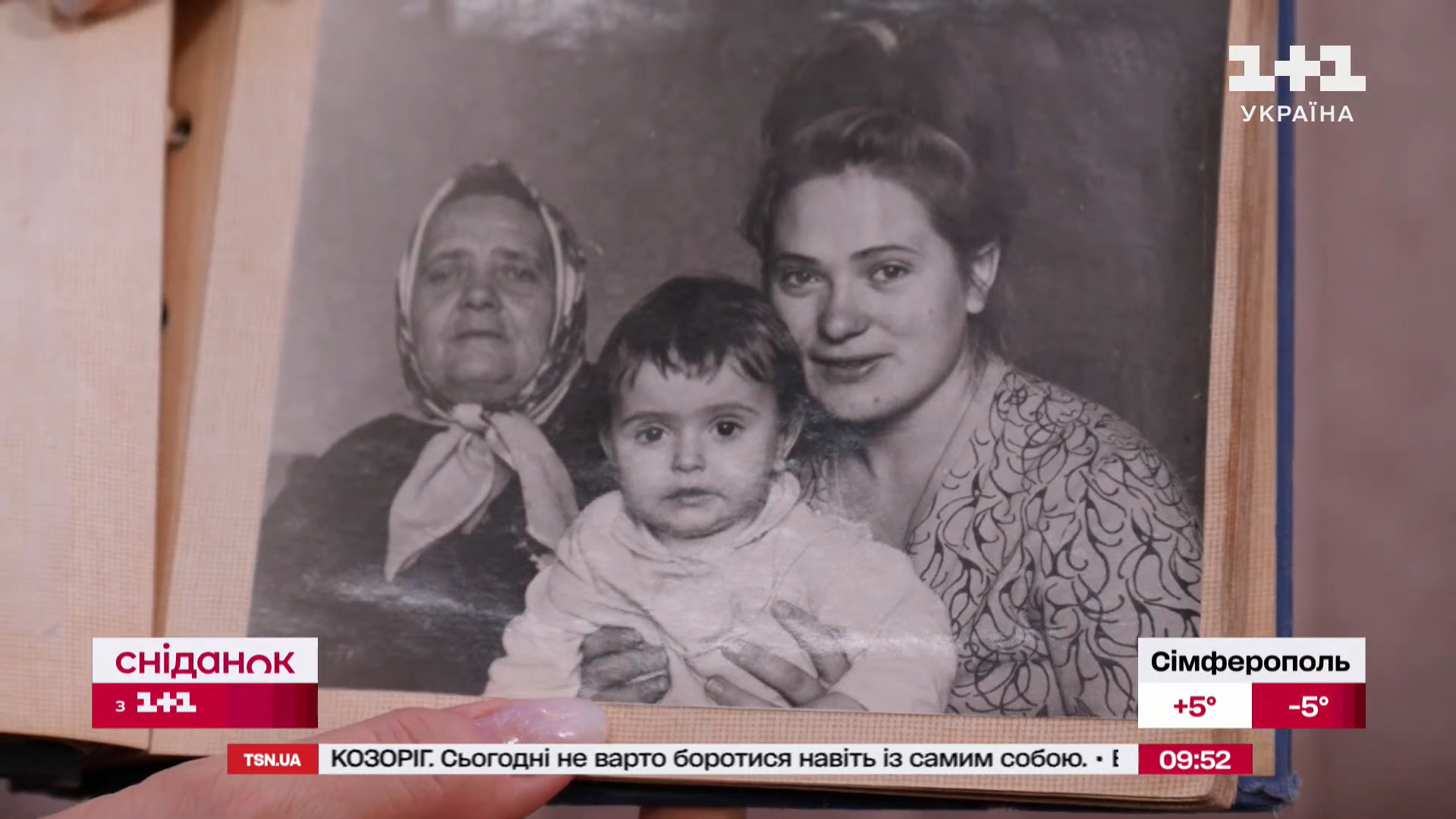 "Не успела, пока была жива мама": Сумская рассказала о грандиозных семейных планах и показала редкие фото своей актерской династии