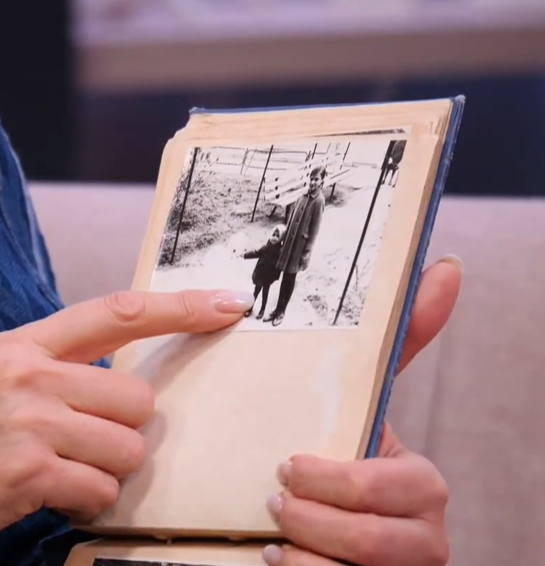 "Не успела, пока была жива мама": Сумская рассказала о грандиозных семейных планах и показала редкие фото своей актерской династии