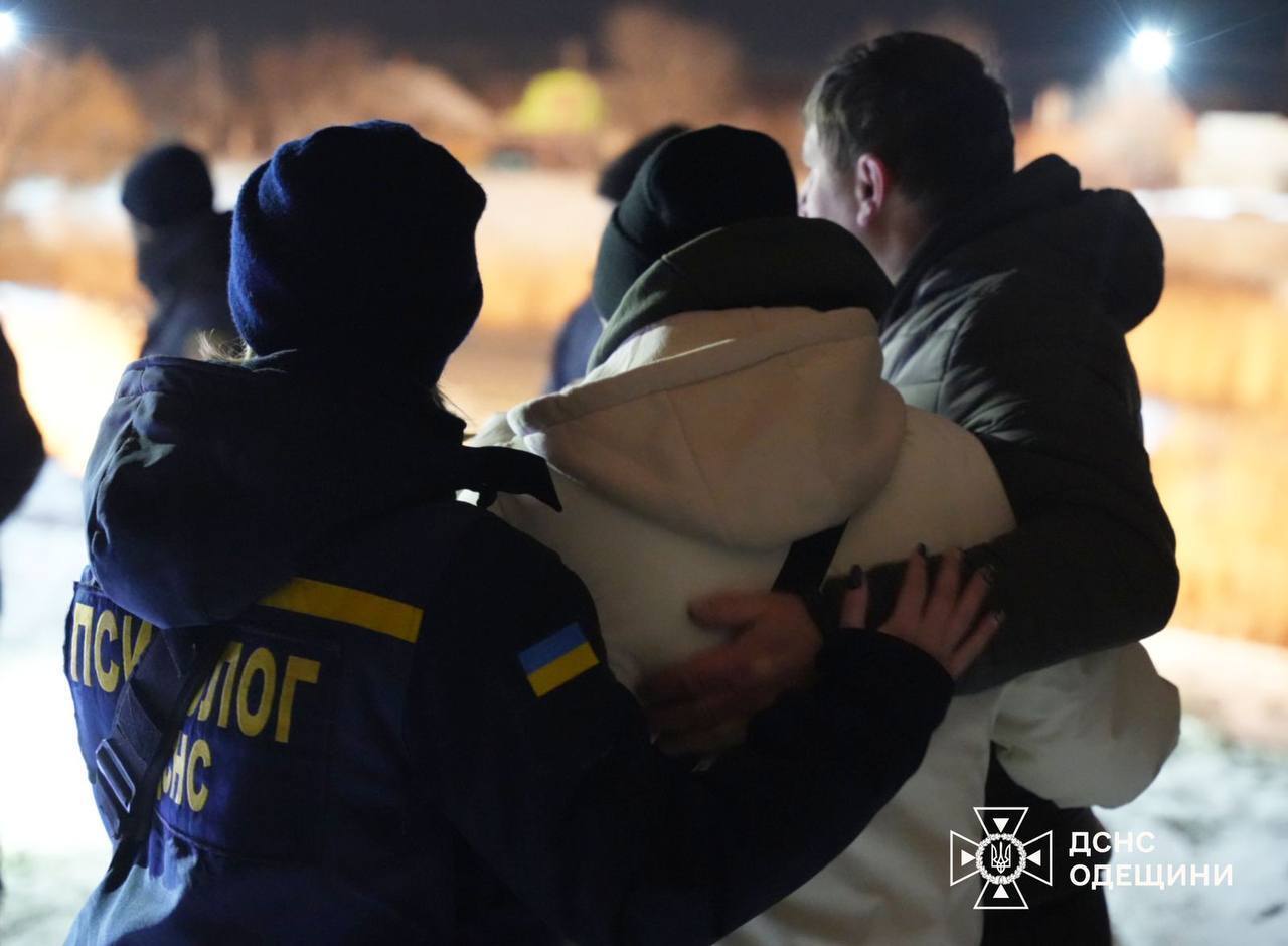 В Одесской области трое детей провалились под лед: их тела нашли водолазы. Фото и видео