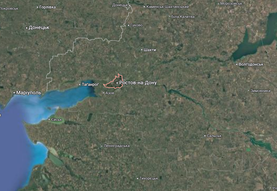 В России пожаловались на массированную атаку дронов: пылает промзона, закрыты аэропорты. Видео