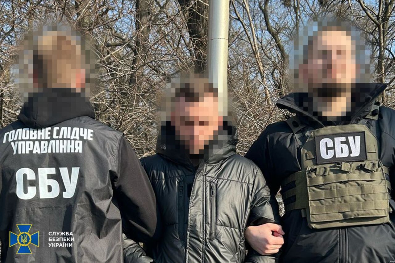 СБУ задержала топ-менеджеров компании из Одессы, которая поставляла в Россию оборудование для электросетей военных баз. Фото