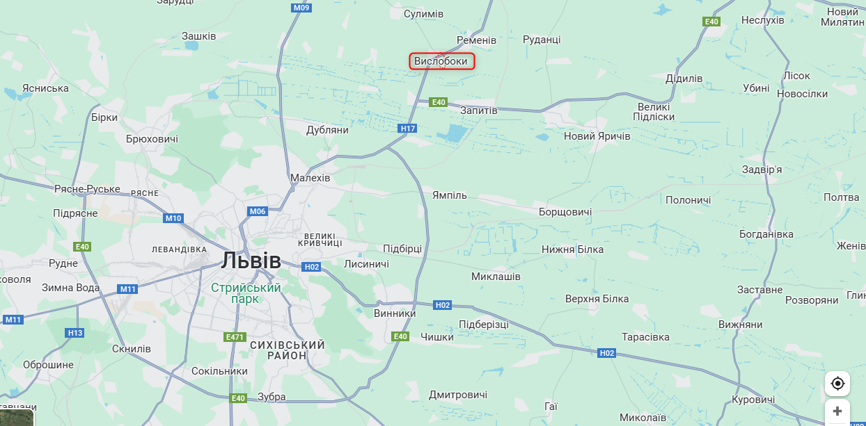 Загинула на місці: на Львівщині на жінку скоїли наїзд два авто. Фото  