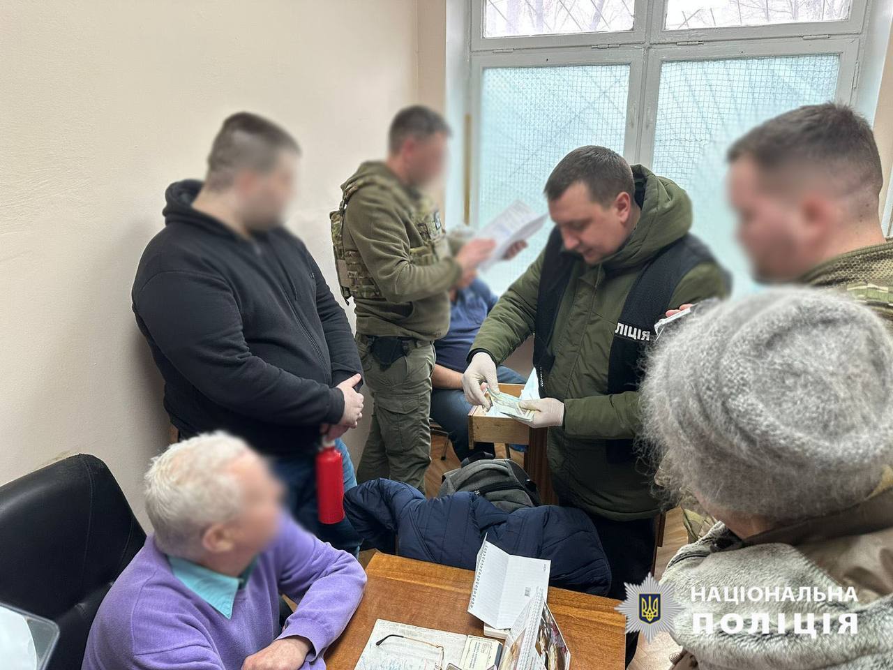За вознаграждение "рисовал" призывникам диагноз по поводу непригодности к службе в зоне боевых действий: в Киеве задержали врача