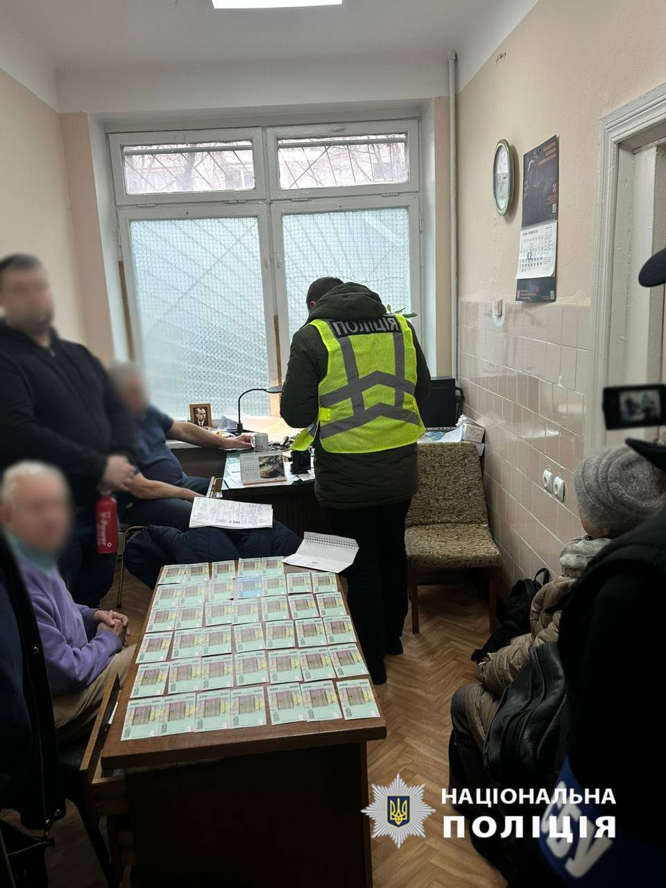 За вознаграждение "рисовал" призывникам диагноз по поводу непригодности к службе в зоне боевых действий: в Киеве задержали врача