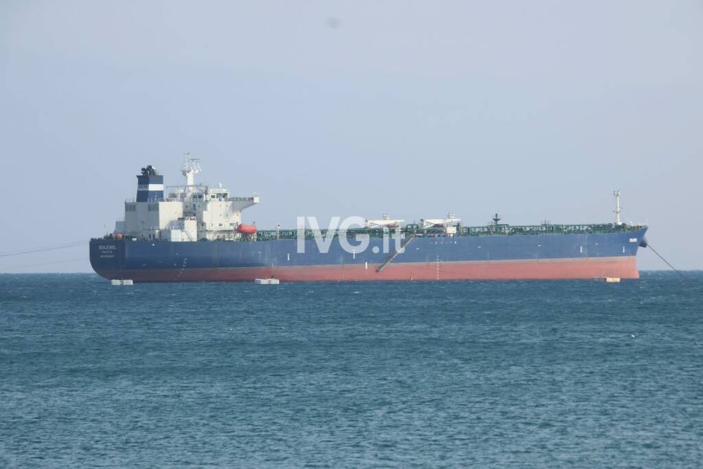 В Італії вибухами пошкоджено танкер, який пов'язують з перевезенням нафти з РФ в обхід санкцій