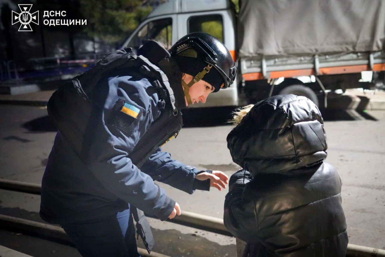 РФ массированно атаковала Одессу дронами: часть города осталась без света, воды и тепла, есть пострадавшие. Фото и видео