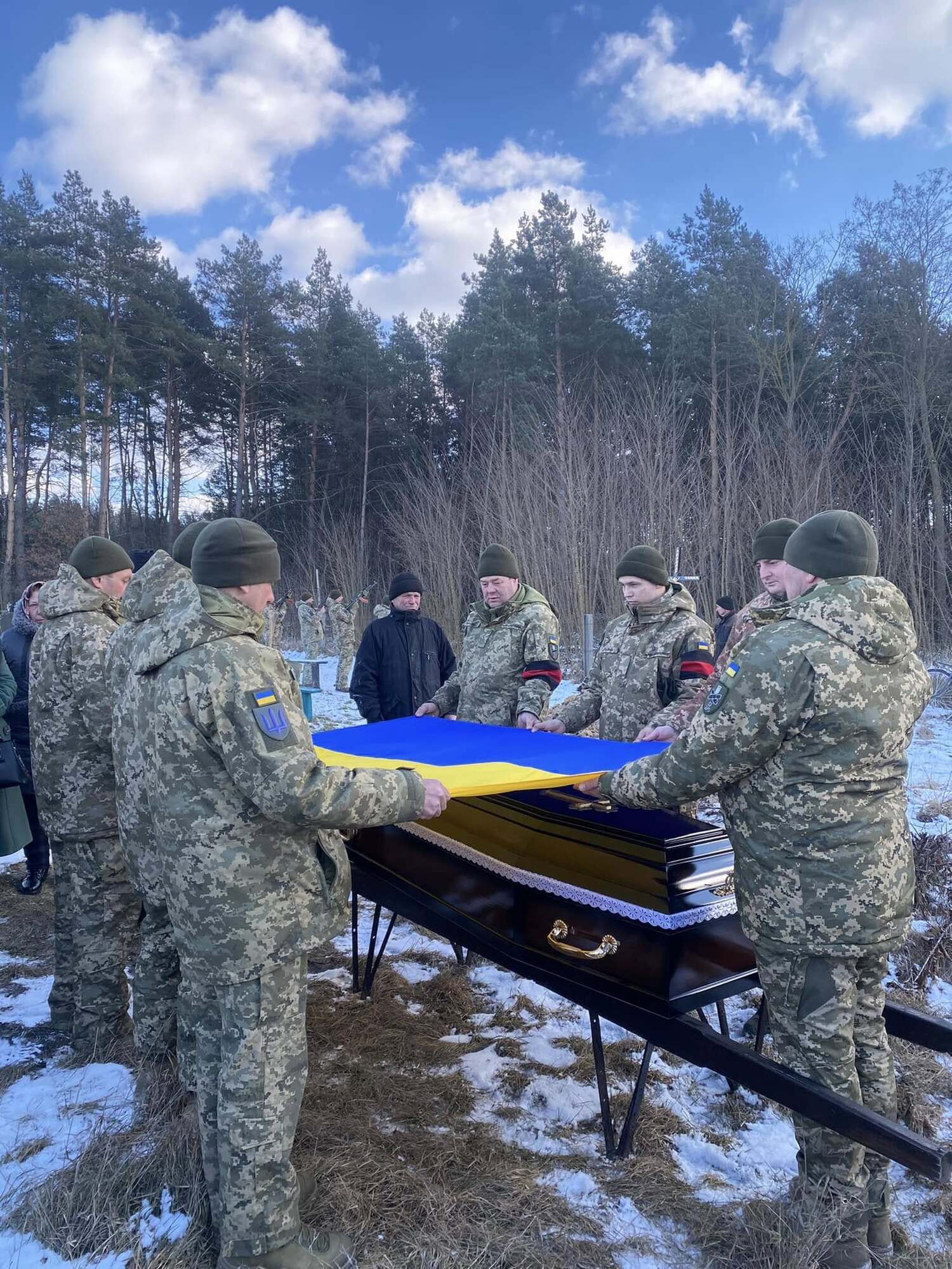 Отдал жизнь за Украину: в Хмельницкой области попрощались с защитником, погибшим в боях на Курщине. Фото