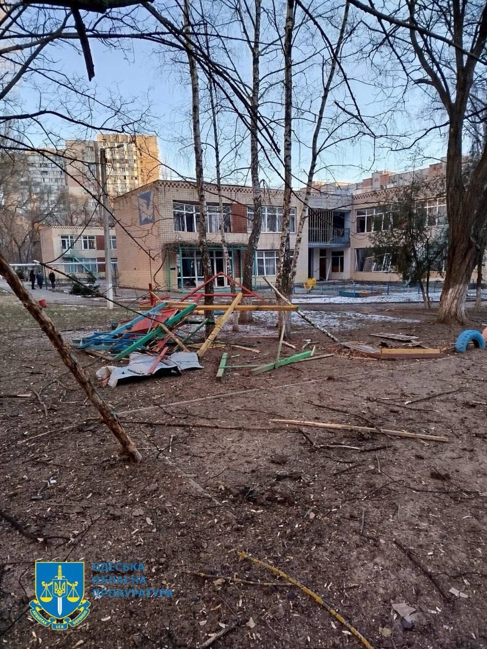 РФ массированно атаковала Одессу дронами: часть города осталась без света, воды и тепла, есть пострадавшие. Фото и видео