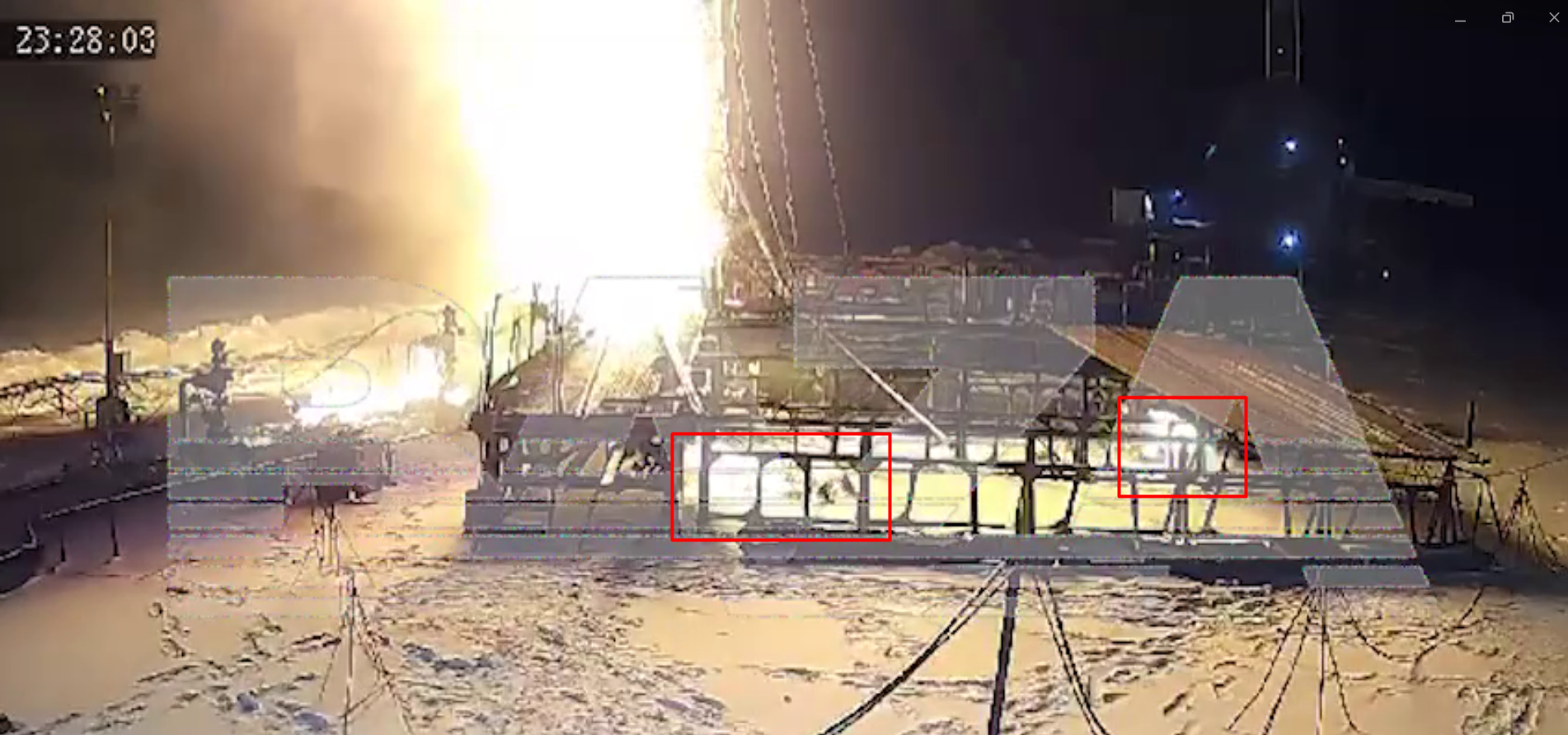 В Тюменской области произошел взрыв на нефтяном месторождении, есть пострадавшие: момент попал на видео