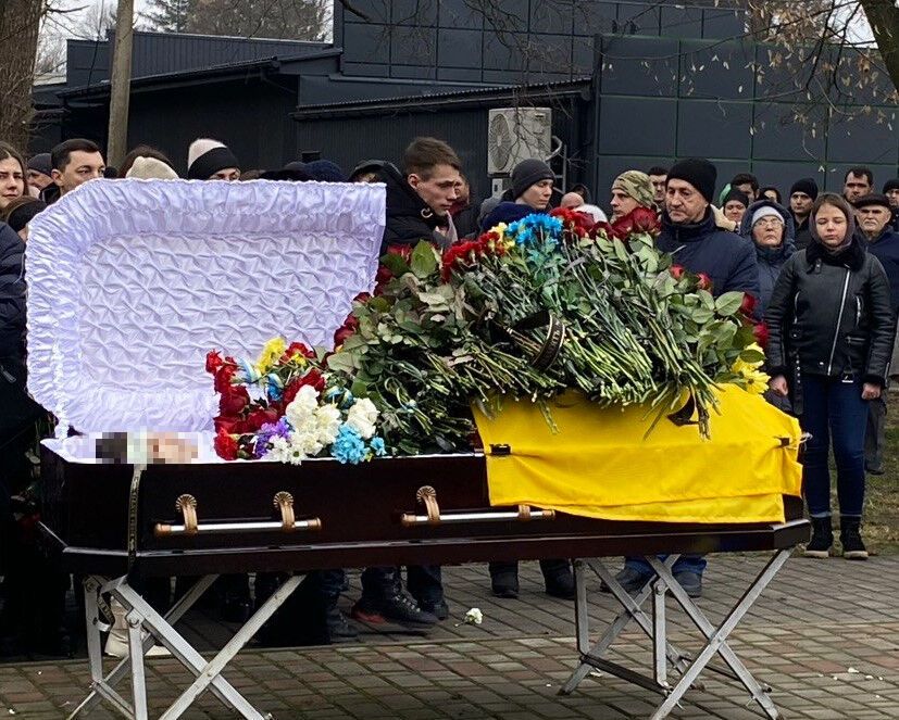 Был и пехотинцем, и штурмовиком: на Полтавщине в последний путь провели погибшего воина Владислава Лозинского