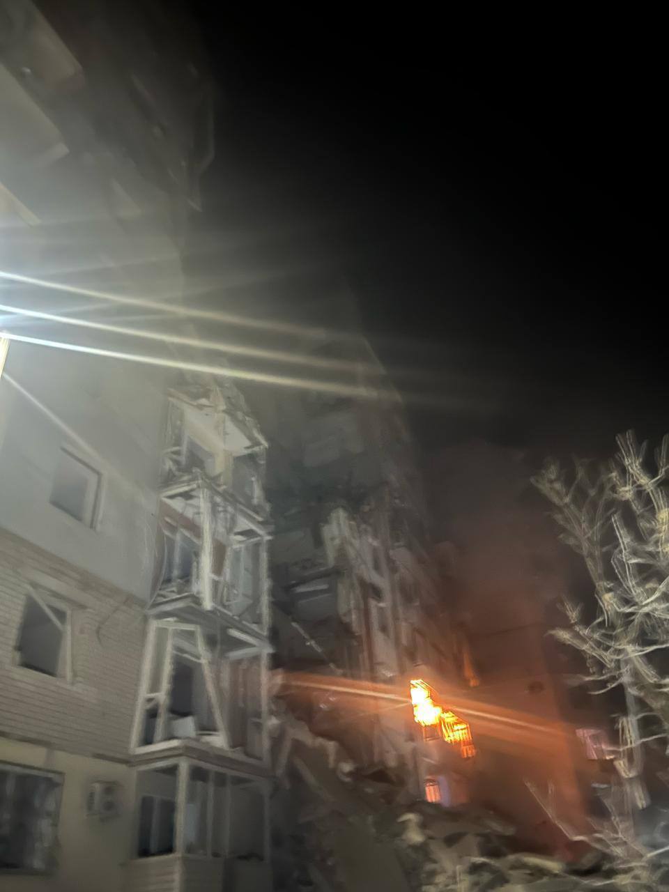 Российская авиация атаковала Херсон: авиабомба попала в 9-этажный дом, среди пострадавших – дети. Фото и видео