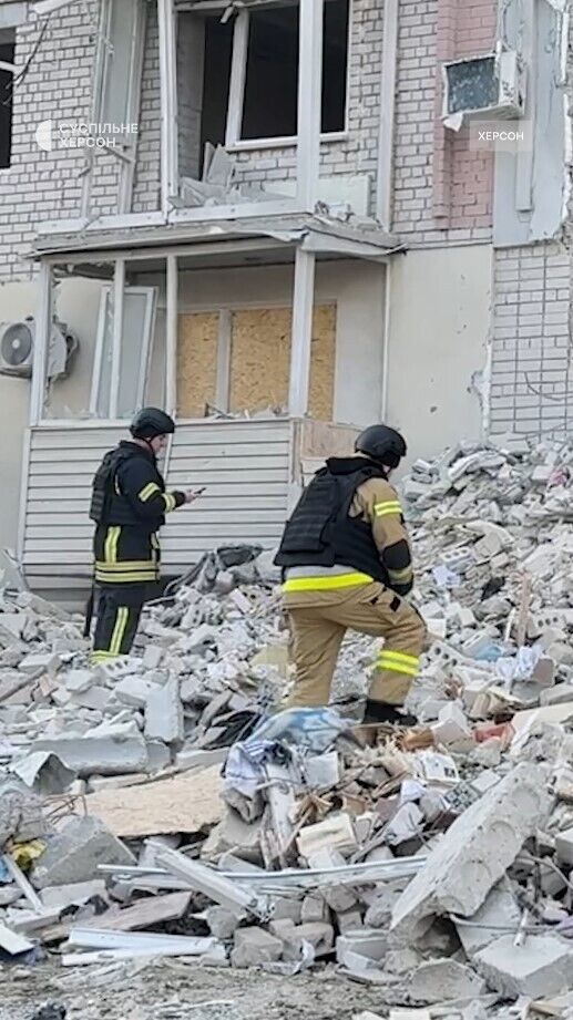 У Херсоні під завалами знайшли тіло мами поранених двійнят: двоє загиблих, п’ятеро постраждалих. Фото і відео
