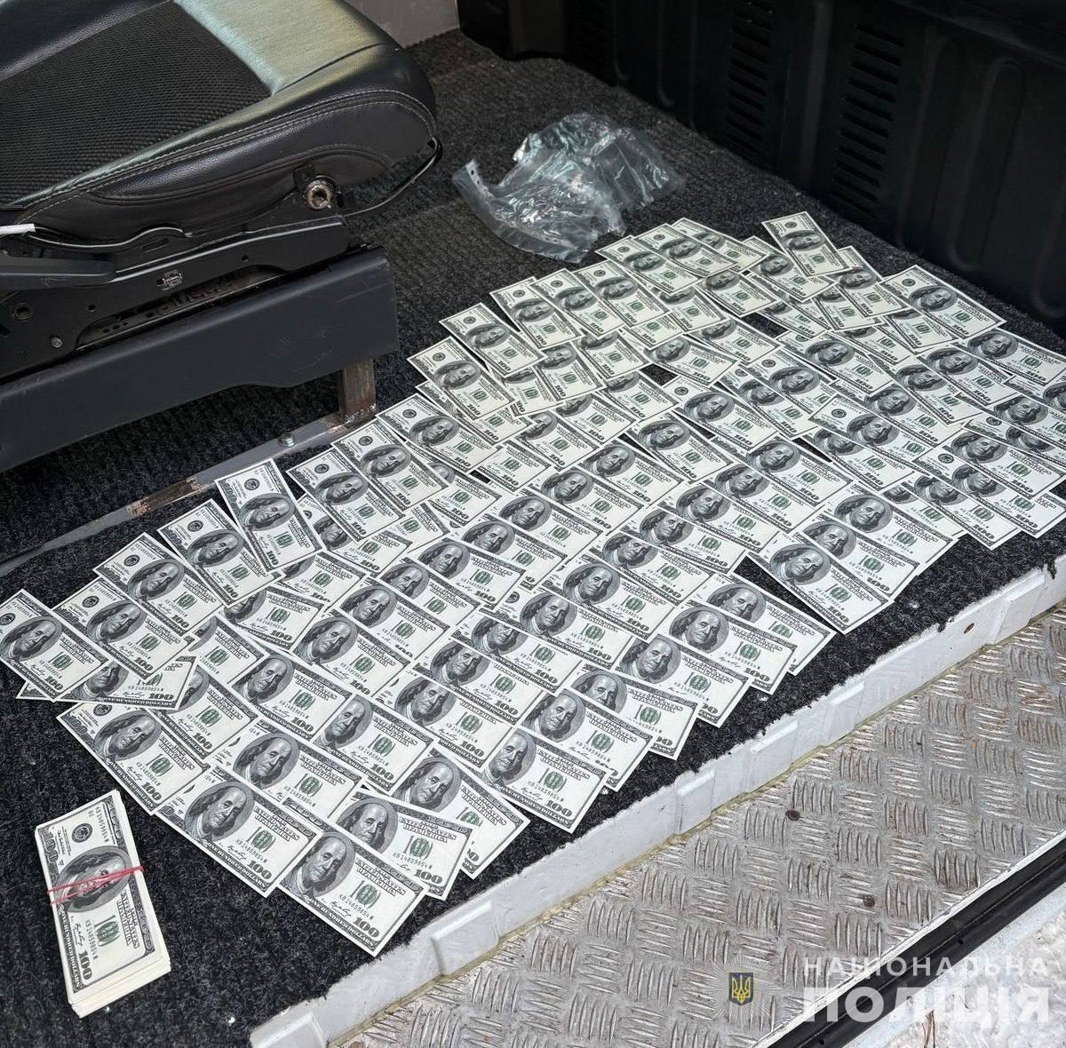 Продали щонайменше 200 авто, завезених як допомога для ЗСУ: у Києві затримали двох "бізнесменів". Фото та подробиці