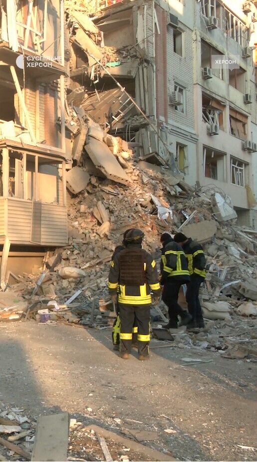 У Херсоні під завалами знайшли тіло мами поранених двійнят: двоє загиблих, п’ятеро постраждалих. Фото і відео
