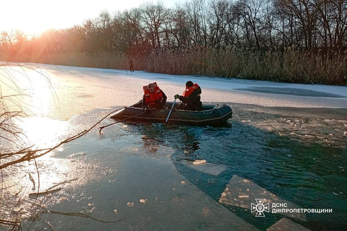 Поиски мужчины на Днепропетровщине, провалившегося на льду на реке Волча