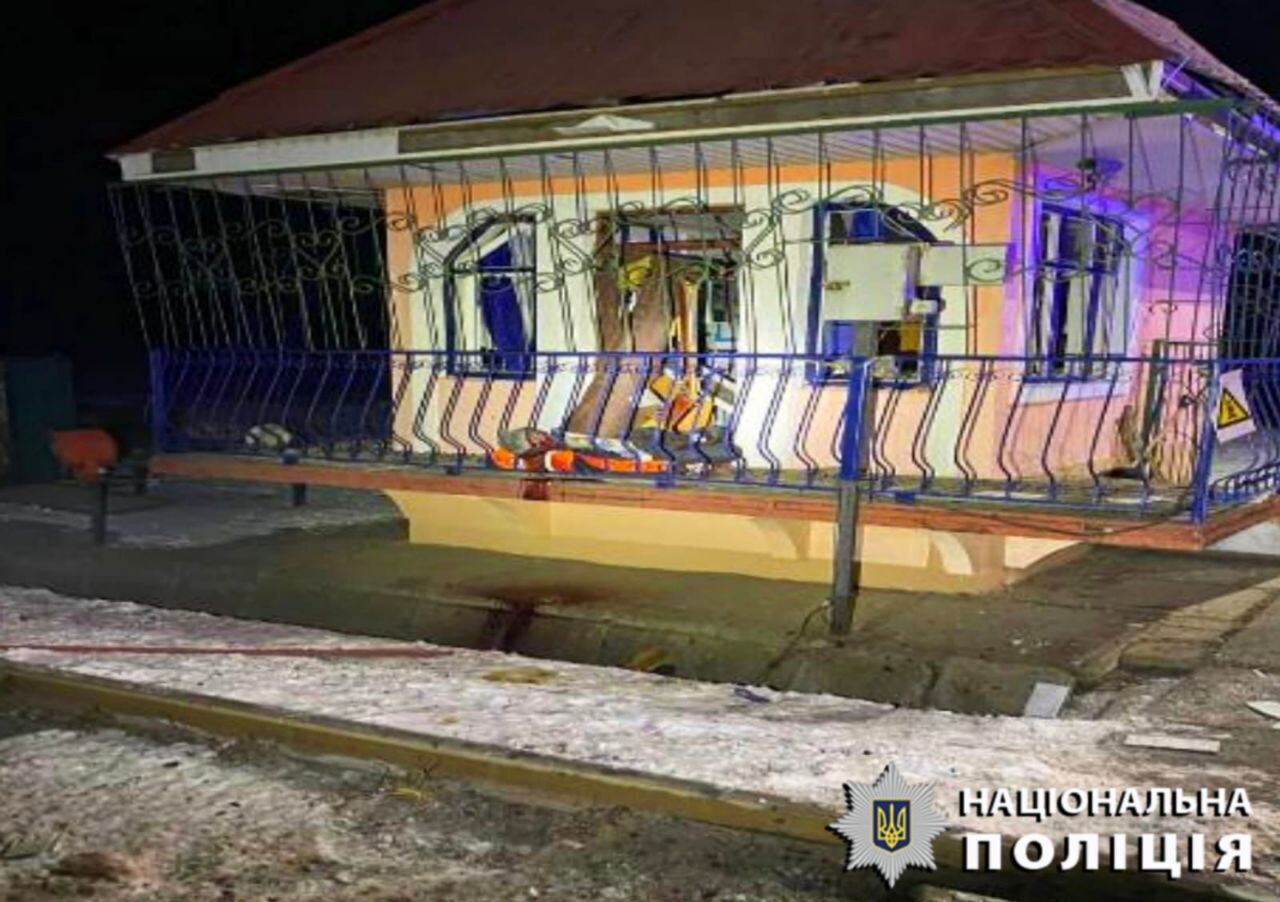Пошкоджено будівлі, сонячні панелі та авто: з'явилися нові фото наслідків атаки РФ на Київщину