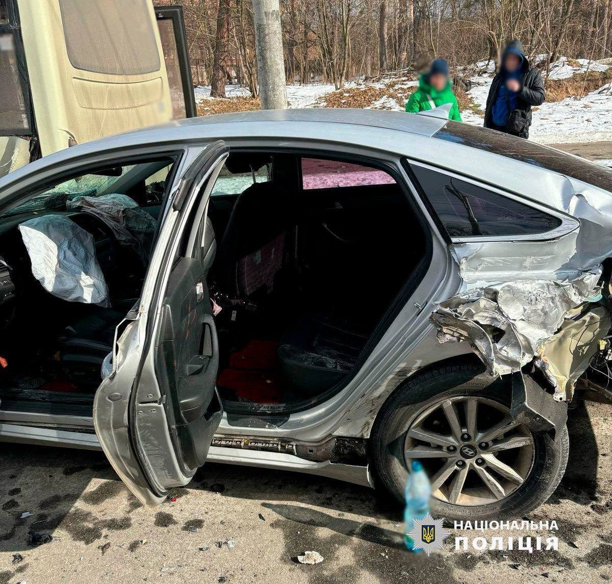 У Києві п’яний водій протаранив маршрутку та автопідйомник: є постраждала. Подробиці та фото
