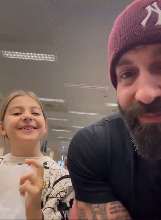 "Мне тебя не хватает": Даниэль Селем растрогал сеть видео с дочерью, которую видит всего дважды в год