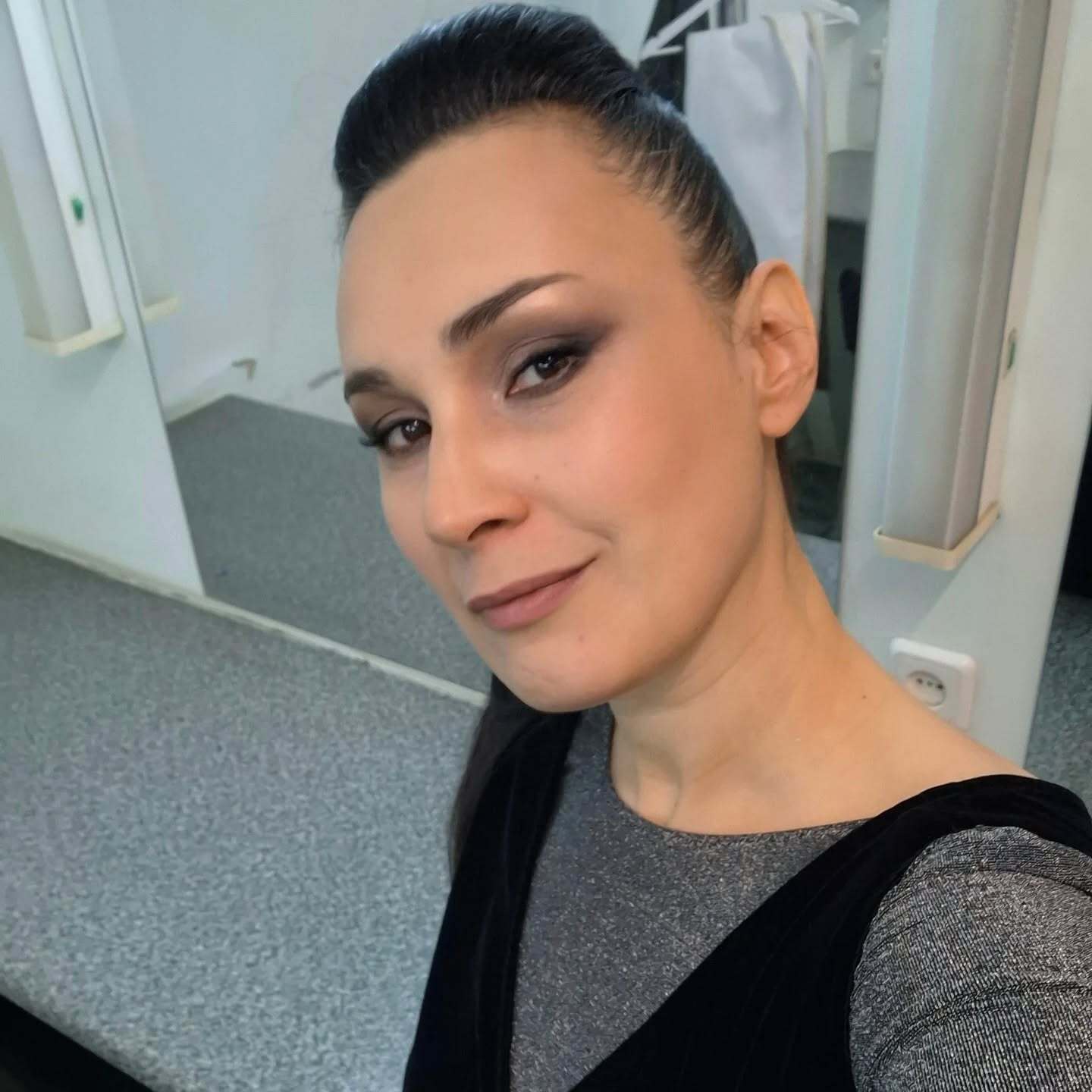 Лідерку гурту "Крихітка" Сашу Кольцову збили на пішохідному переході: момент потрапив на відео 