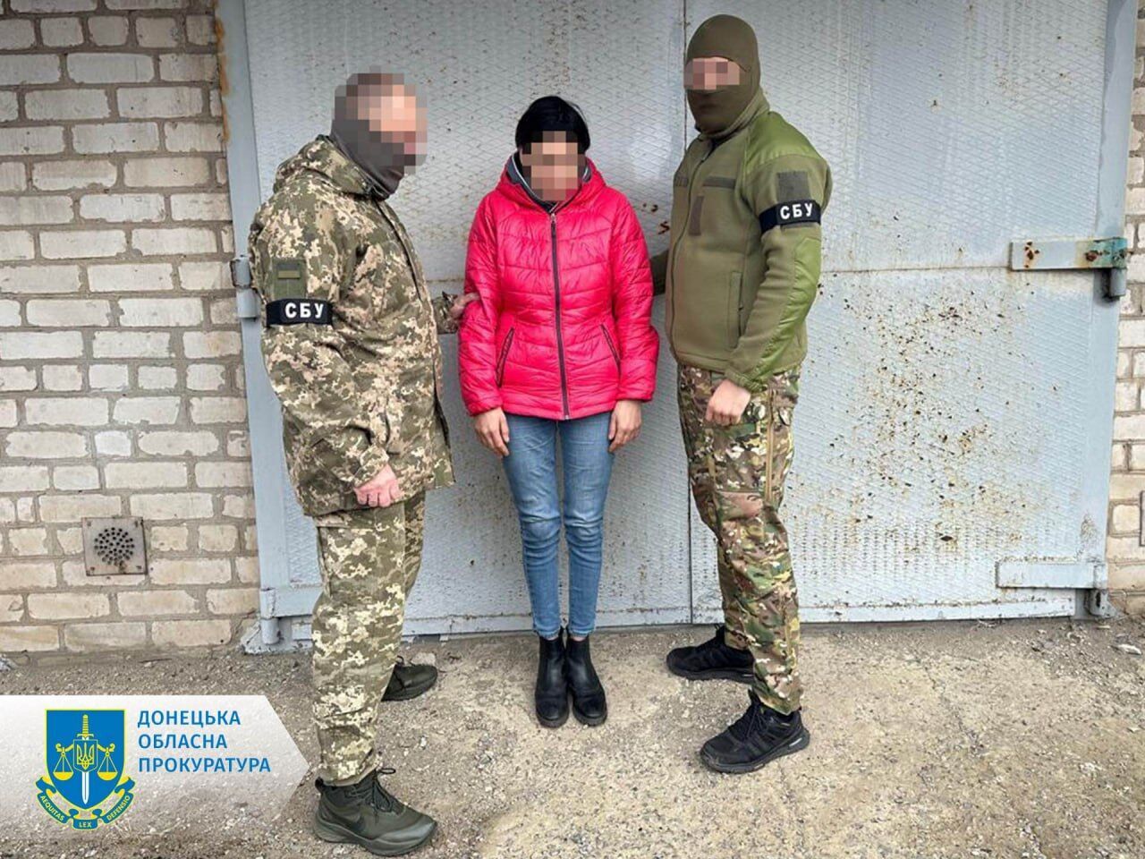 Діяли окремо: СБУ затримала двох агенток ФСБ, які коригували авіаудари по оборонцях Донеччини. Фото 