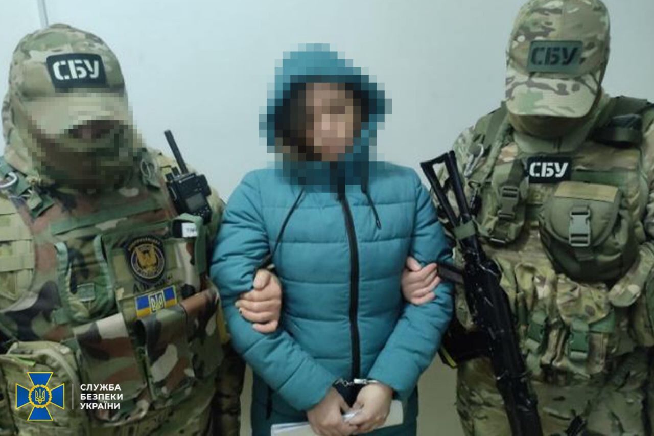Була завербована дистанційно: СБУ затримала агентку ГРУ, яка готувала схрони для терактів в Одесі. Фото