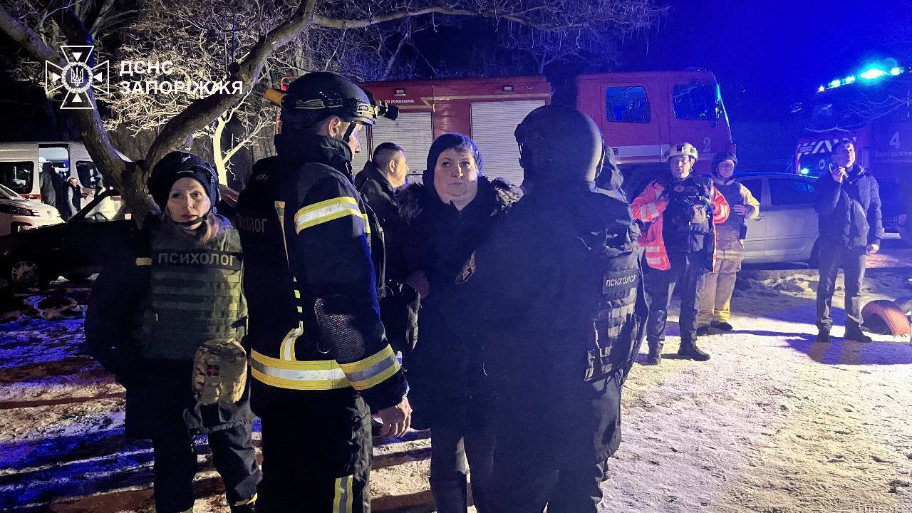 Россияне атаковали Запорожье "Шахедами": повреждены многоэтажки, частные дома и гаражи. Фото и видео