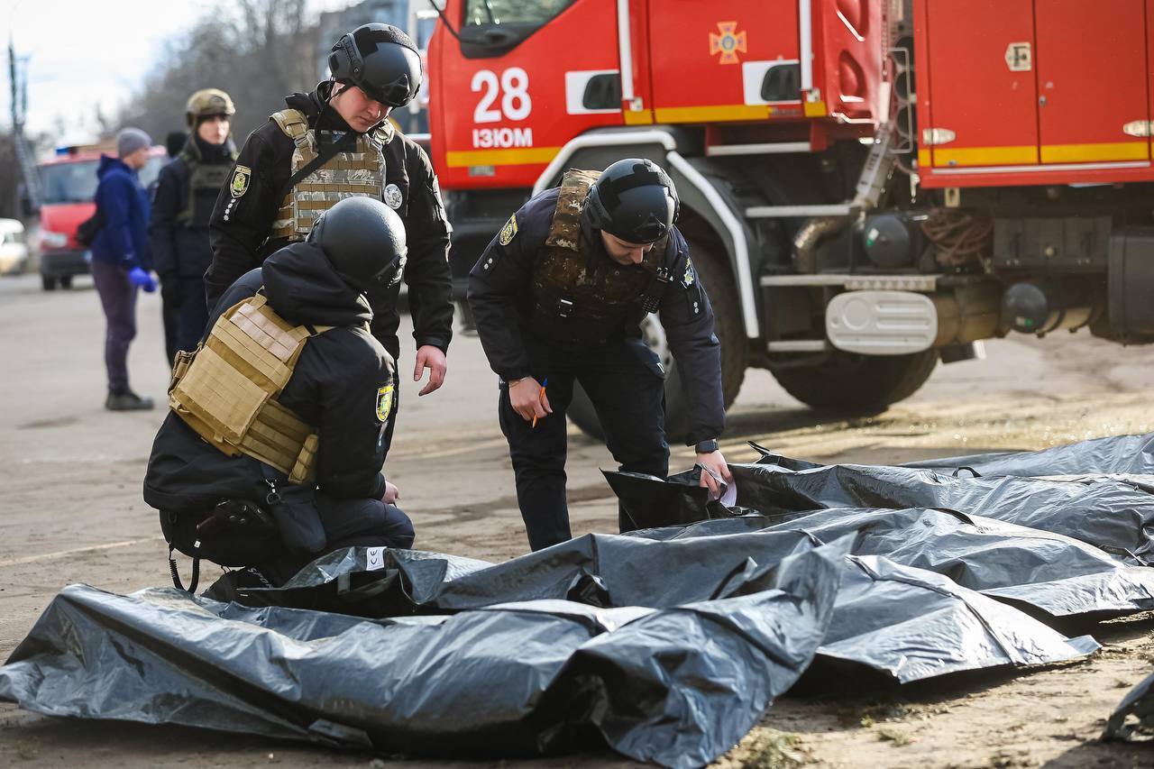 Оккупанты ударили баллистикой по Изюму: погибли пять человек, более 50 раненых. Фото и видео