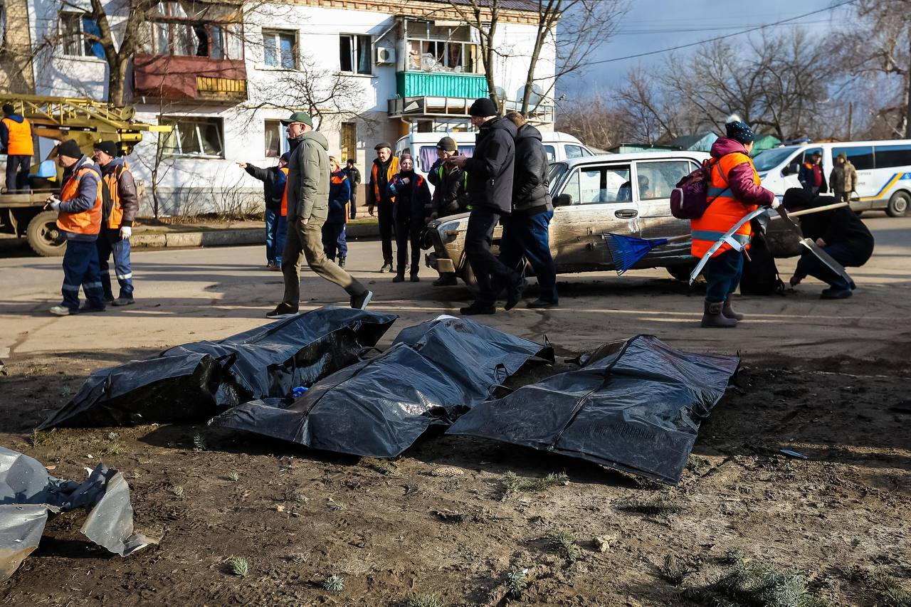 Оккупанты ударили баллистикой по Изюму: погибли пять человек, более 50 раненых. Фото и видео