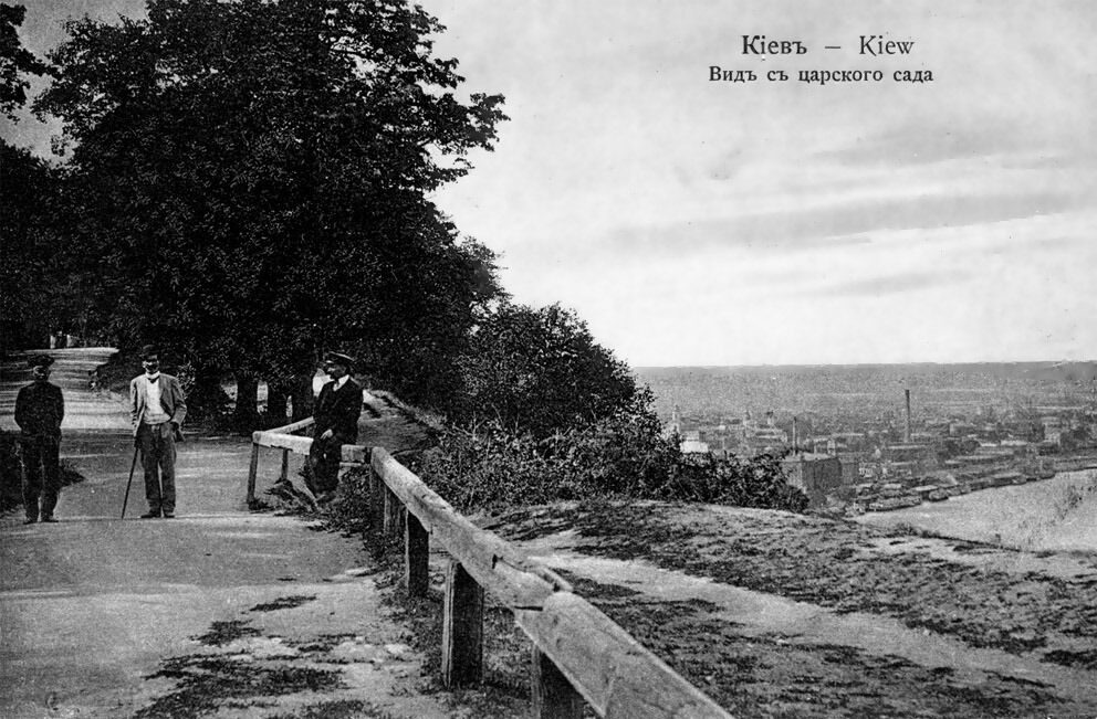 У мережі показали, як 120 років тому виглядало улюблене заняття киян усіх часів. Архівні фото