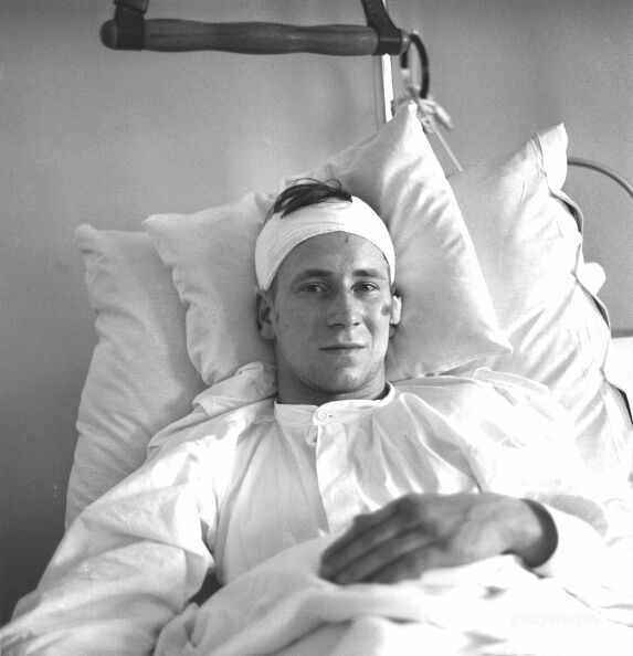 Самолет с футболистами "Манчестер Юнайтед" разбился при попытке взлета из аэропорта Мюнхена. Трагической катастрофе, которая унесла жизни 23 человек – 67 лет