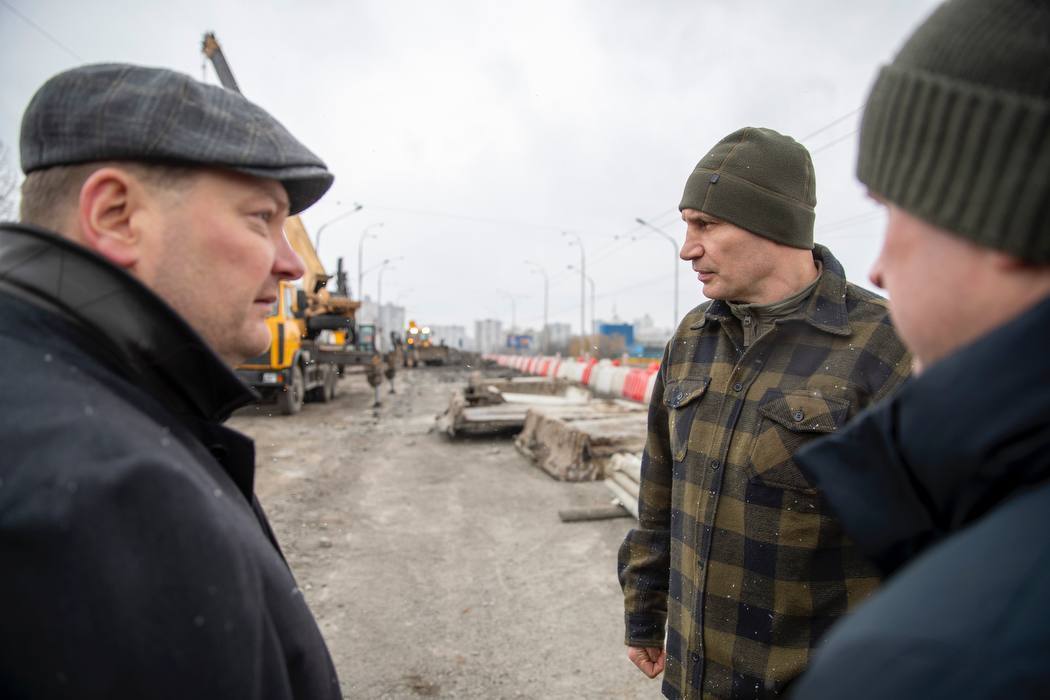 Капитально не ремонтировали более 40 лет: Кличко показал, как обновляют два моста на Оболони в Киеве. Фото