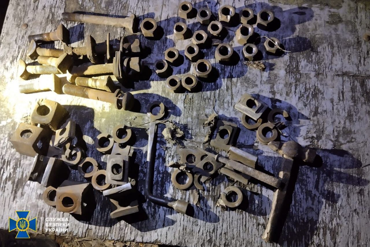 СБУ затримала російських агентів, які намагалися пустити під укіс вантажний потяг на Одещині. Фото