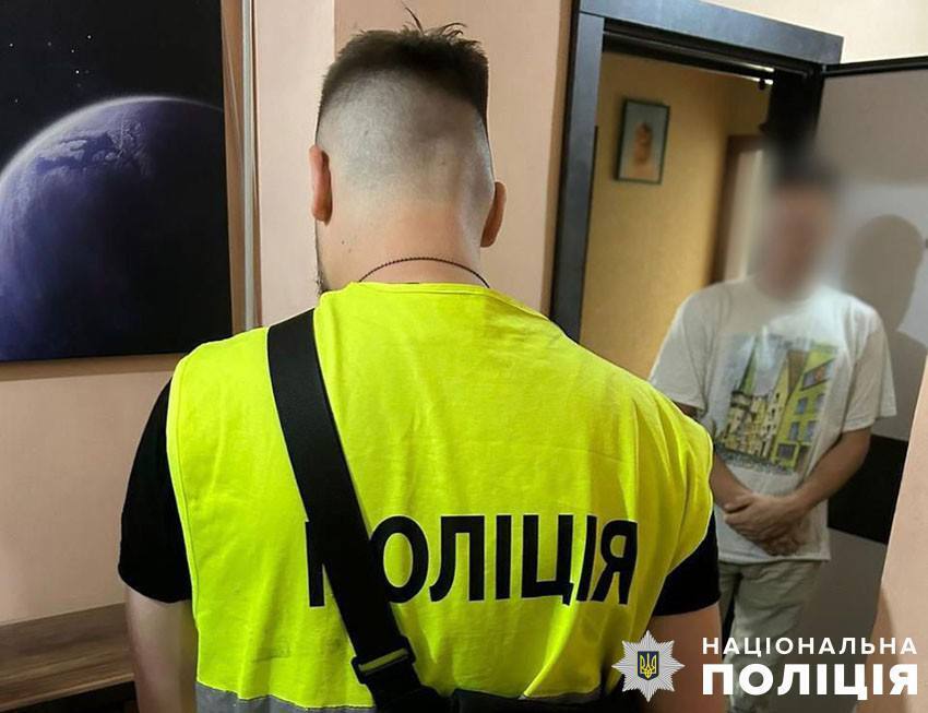 Сняли со счетов умерших украинцев более 1 млн грн: в Киеве будут судить нотариуса и его подельников. Фото
