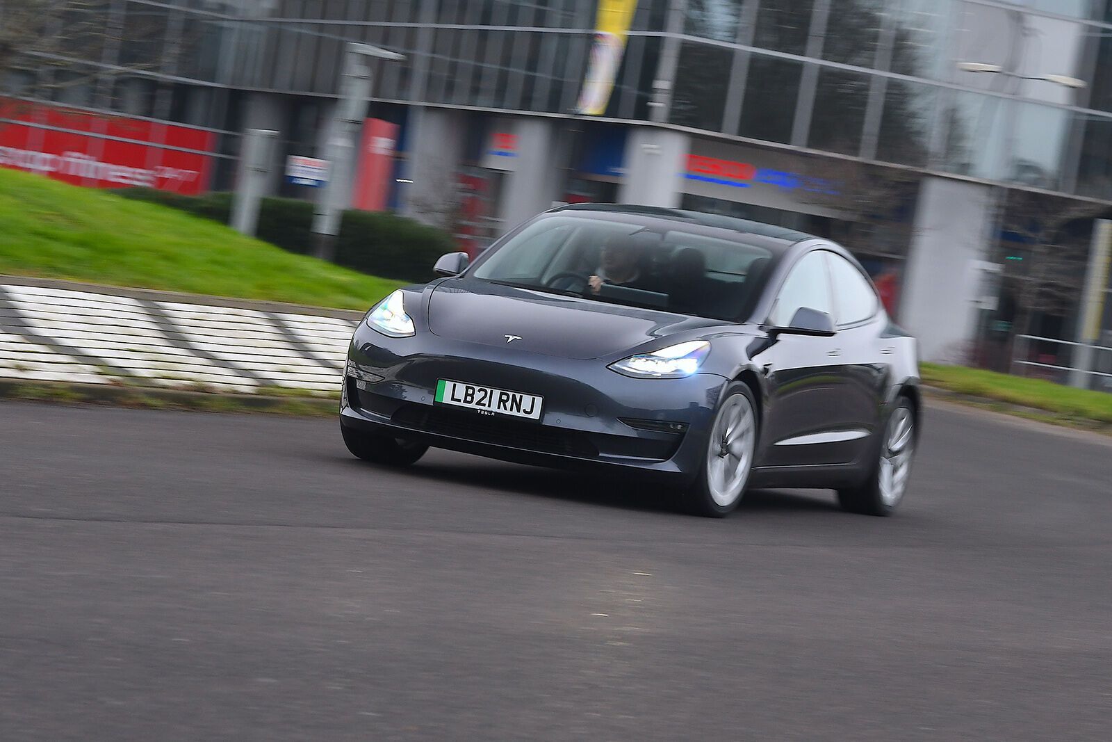 Лучшие подержанные электромобили по доступной цене: список