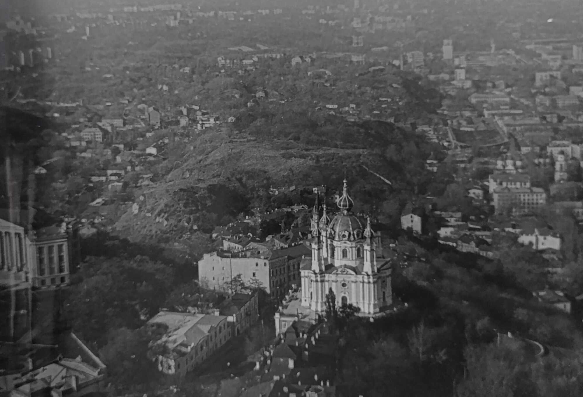 В сети показали, как выглядела одна из самых известных исторических локаций Киева в начале 1980-х. Панорамное фото