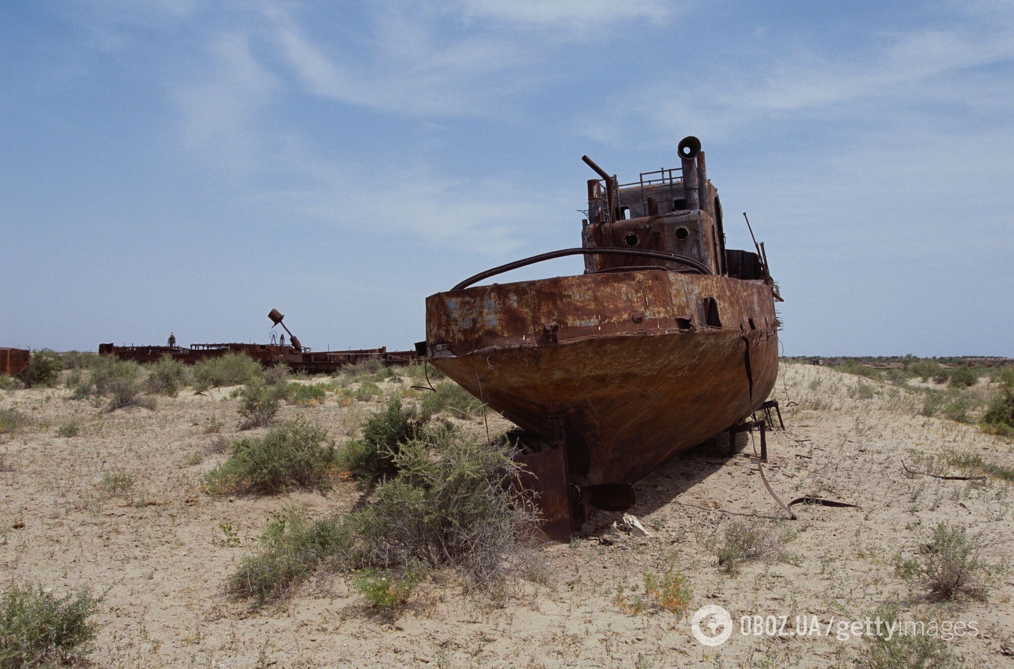 Четвертое по величине озеро в мире превратилось в смертельно опасную пустыню. Фото