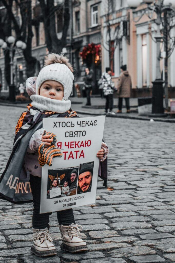  Зможе вперше побачити молодшу доньку: у мережі розповіли про десантника з Полтавщини, який повернувся з полону. Фото