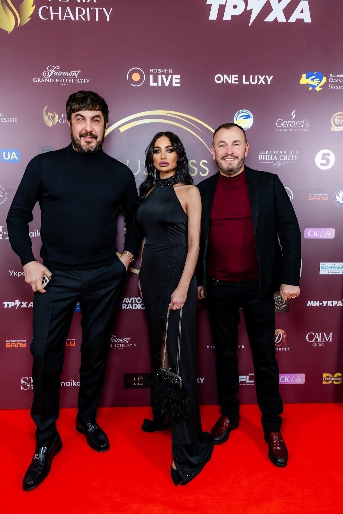 Fenix Charity отметила лучших на Business Gravity Awards 2025: OBOZ.UA получил медиа года