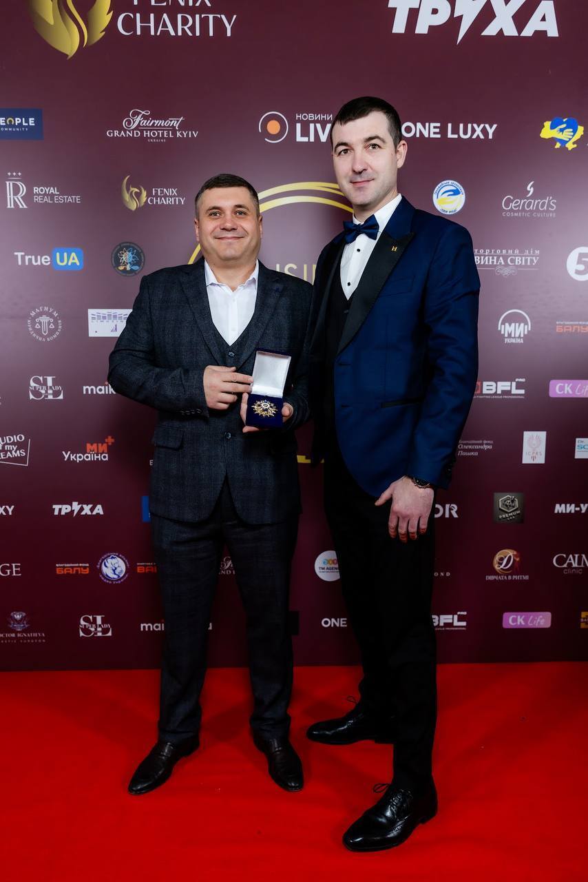 Fenix Charity отметила лучших на Business Gravity Awards 2025: OBOZ.UA получил медиа года