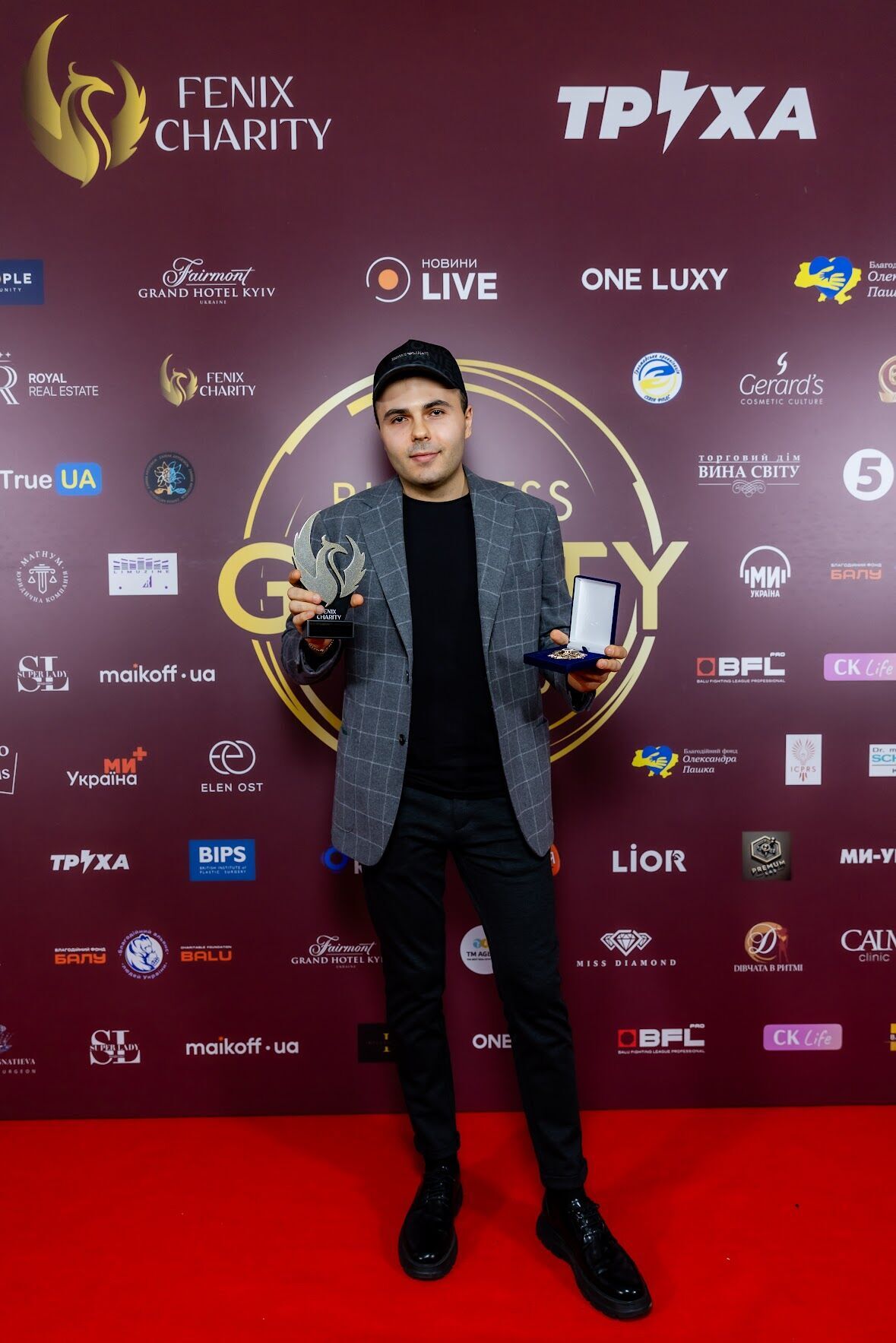 Fenix Charity отметила лучших на Business Gravity Awards 2025: OBOZ.UA получил медиа года