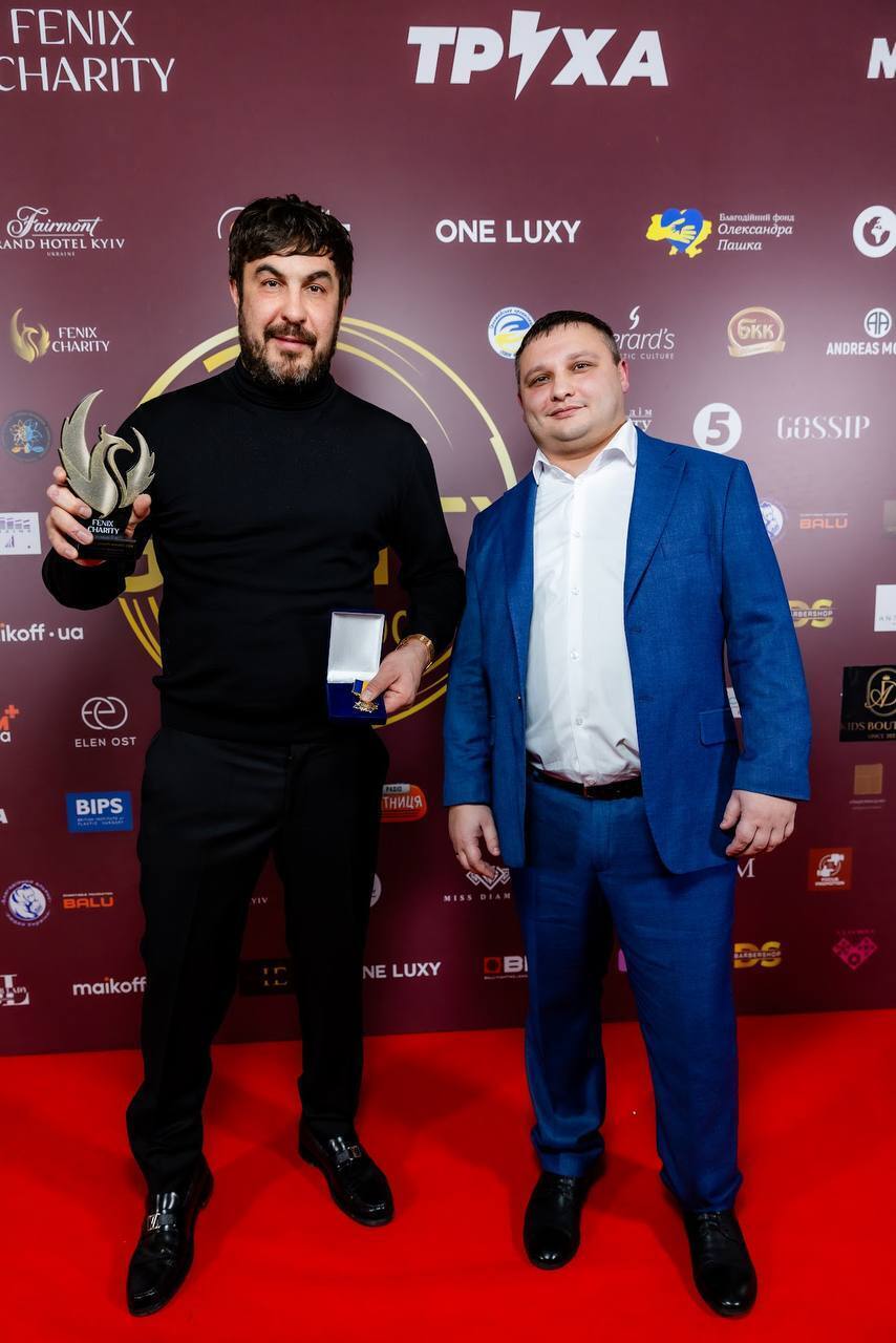Fenix Charity отметила лучших на Business Gravity Awards 2025: OBOZ.UA получил медиа года